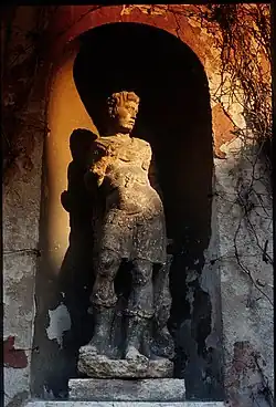 Exedra-shaped niche with a Apollo sculpture, at the Palazzo Giusti, Verona