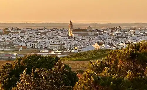 View from a distance of the town of Moger centered on a church