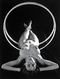 Encircled body, 2000