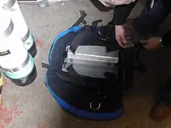 Wings for twin-cylinder set: the cylinders are fastened together by 2 metal bands which are bolted through the wing to the backplate