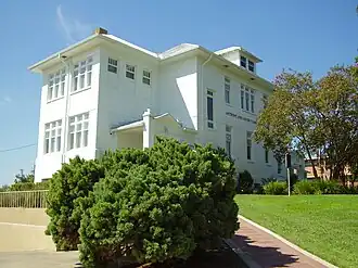 Anthony and Louise Viaer Alumni Hall