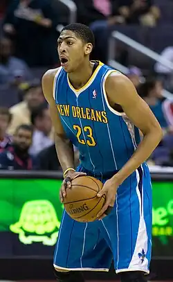 Anthony Davis shooting a free throw