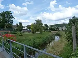 The park in the middle of the city with the Messancy river.