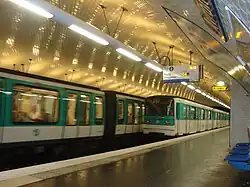 MF 67 and MF 2000 rolling stock at Avron