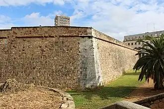 Union of the southern and western curtain walls