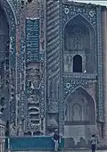 Closeup of the entrance iwan