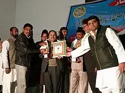 Barqi Azmi receiving award