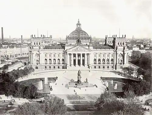 Königsplatz with the newly built Bismarck Memorial, about 1900