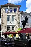 Bilgeriturm and Nike fountain, Synagogengasse to the left