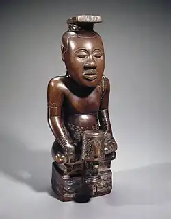N'dop, king Mishe miShyaang maMbul; by artists of the Kuba Kingdom (Democratic Republic of the Congo); 18th century; wood; 49.5&nbsp;cm; Brooklyn Museum, New York City[107]