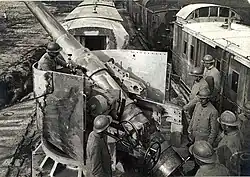 A Canon de 164 modèle 1893-96 TAZ near Sainte-Menehould in 1916.