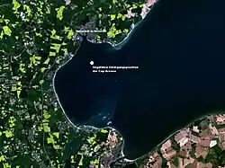 Bay of Lübeck, 3 kilometres (2&nbsp;mi) from Neustadt in Holstein (left at the top): position of the sinking of the S.S. Cap Arcona.[26]