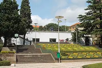 Station entrance from Rua de Oliveira Monteiro