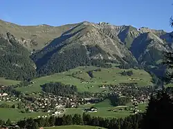 View of Château-d'Œx from a mountain path and across to Vanil mountain.