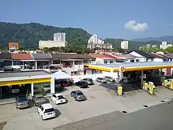 Shell petrol station in front of Island Glades and Island Park.