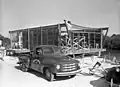 Cocoon House (Construction - Roof installation, 1951)