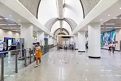 Line 7 concourse
