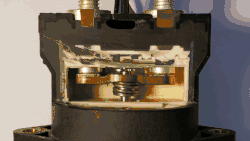 SPST hermetically sealed DC contactor cut-away animation showing main movable contacts and AUX feedback plunger.