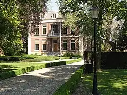 Dodewaard, voormalig gemeentehuis