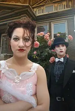 Amanda Palmer (left) and Brian Viglione (right) in 2002