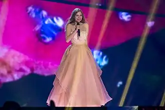 Zoë performing "Loin d'ici" in Stockholm (2016)