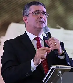 Photo of Pastor Erton Köhler smiling