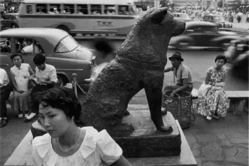 Close up of the statue in 1954