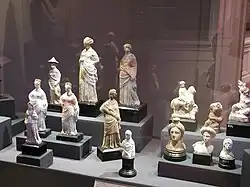Figurines