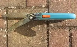 Edging hand shears