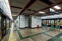 Line 2 island platform