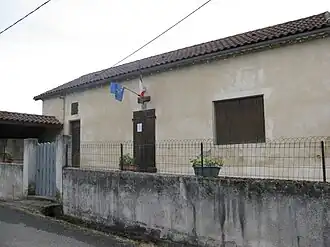 The town hall in Goux