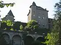 Hôtel des Joyet de Maubec with chapelle (left)