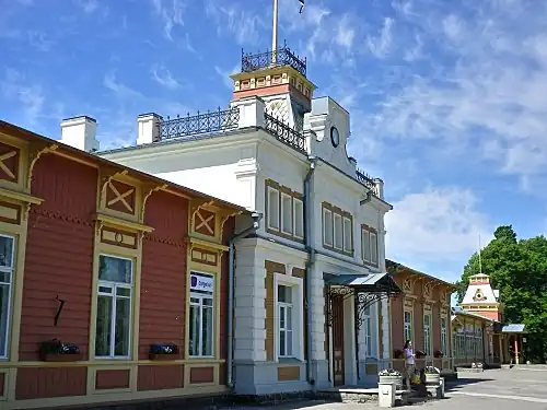 Former train station, notable for the length of its platform canopy.