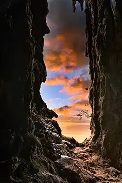 Hoq Cave