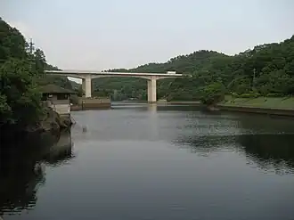 The Tōkai-Kanjō Expressway crosses the reservoir