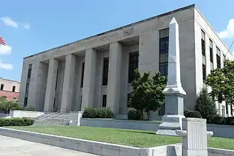 Lenoir County Courthouse in Kinston