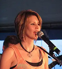 Lisa Brokop performing at the 2006 Blue Mountain music festival