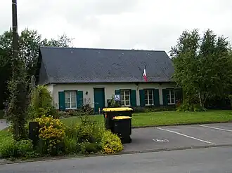 The town hall in Longuevillette