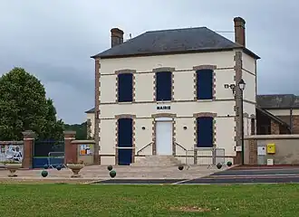 The town hall in Louzouer