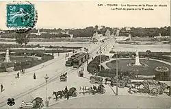 Tramway crossing at the entrance to Pont Wilson