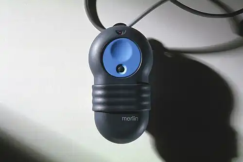 Merlin M802 remote control unit for garage doors, 1997–1999.