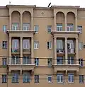 Slim mediterranean arches, typical for 1930s