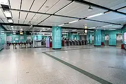 Line 5 north concourse