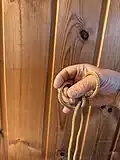 5 : long finger and thumb ends join to gather both loops around the thumb