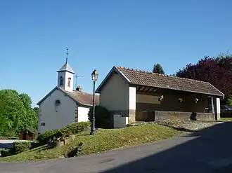 The wash house and town hall in Oppenans