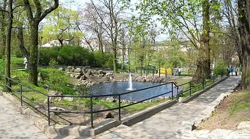 The upper pond and fountain