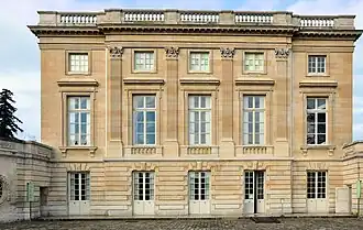 South façade facing the cour d'honneur, decorated with pilasters