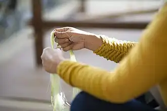 Preparing fibres for weaving