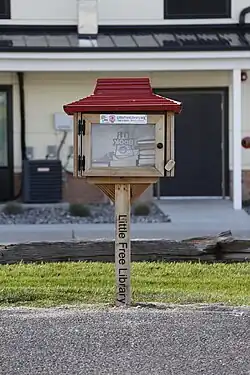 A Pizza Hut–themed Little Free Library in Gillette, Wyoming