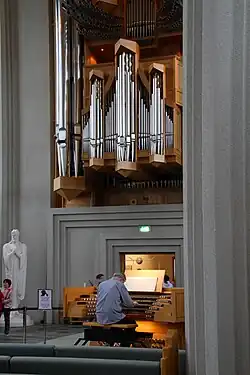 Jesus statue and the organ with organist Solbergsson (2018)